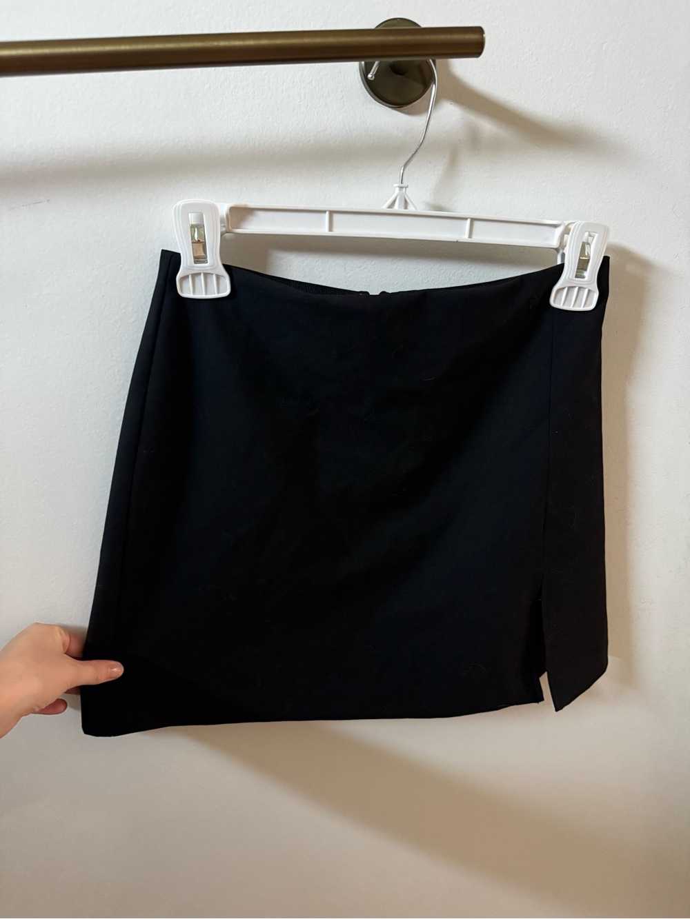 Aritzia Black Women's Mini Skirt - Classic Straight Style